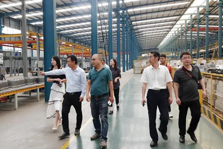 秋高氣爽，和風(fēng)呈祥，熱烈歡迎大眾日?qǐng)?bào)調(diào)研組到正陽集團(tuán)參觀調(diào)研