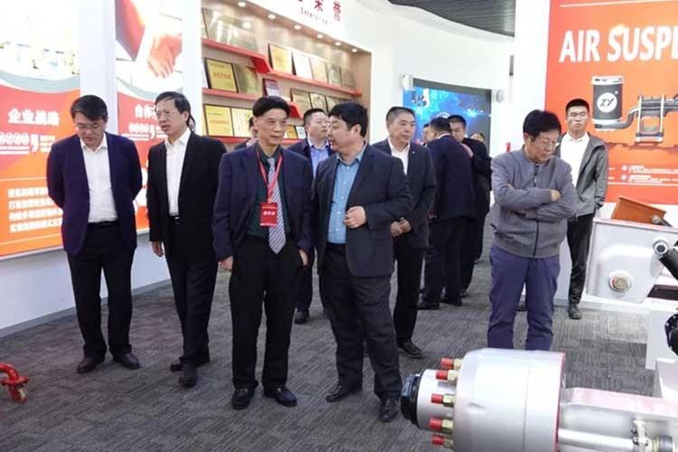 歡迎武漢理工大學(xué)書記信思金，俄羅斯外籍院士周祖德、張鐵柱一行蒞臨正陽集團(tuán)參觀調(diào)研